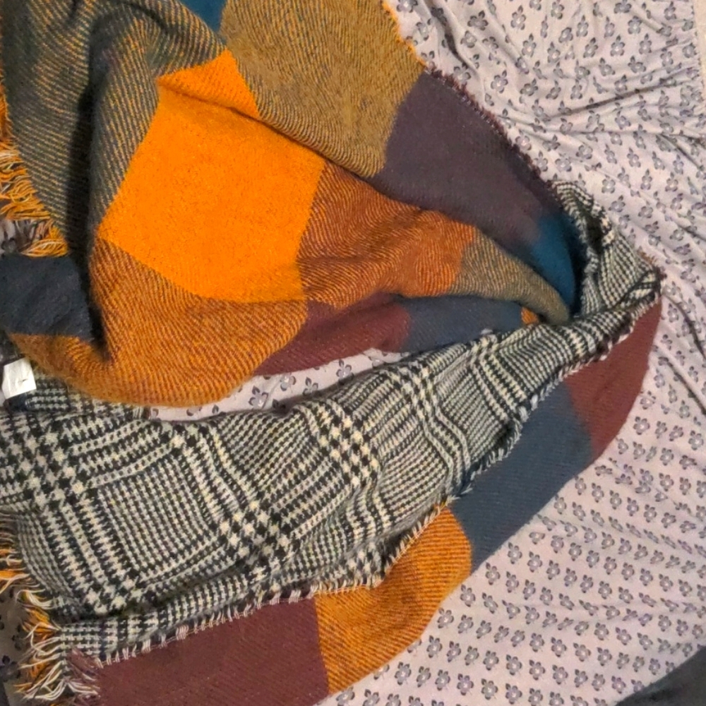 Multicolored scarf